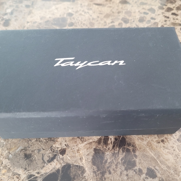 Limited Edition Porsche Die Cast Model Car - Picture 6 of 6